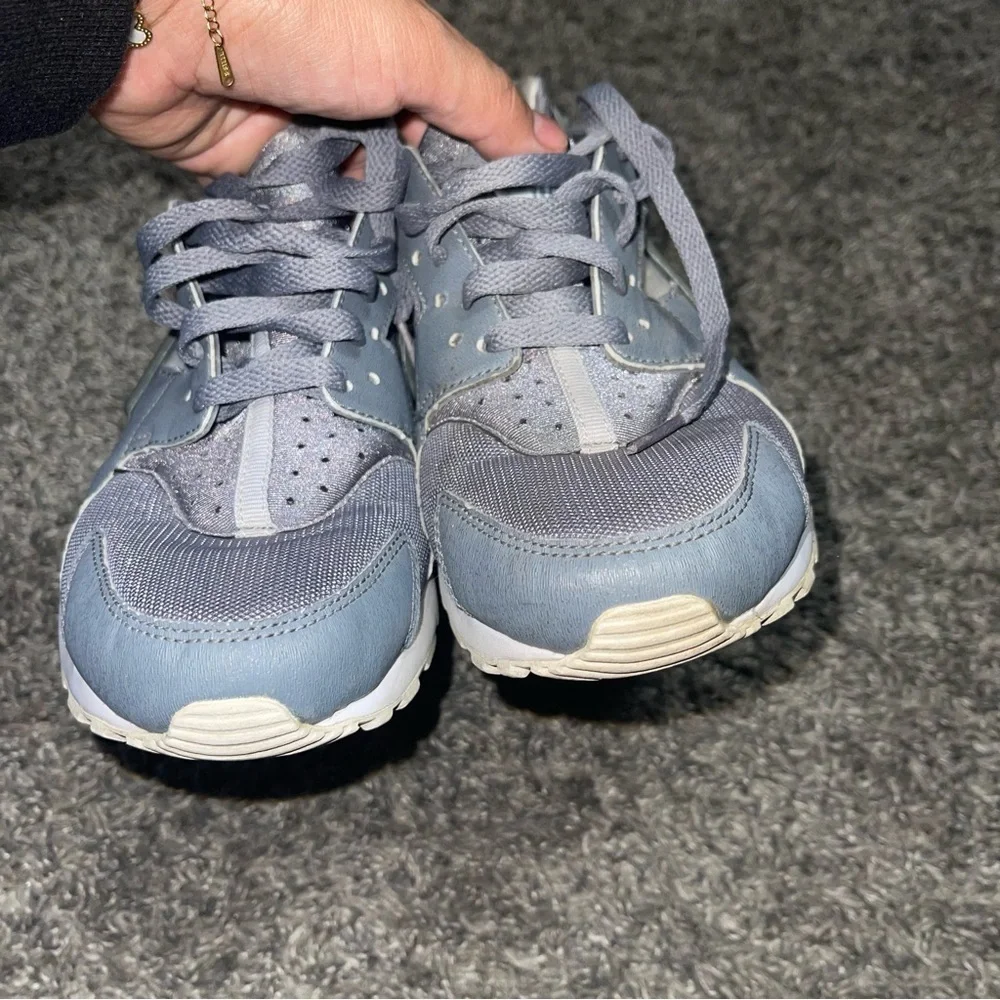 Nike Huarache Gray Low Top Sneakers Size 6.5Y